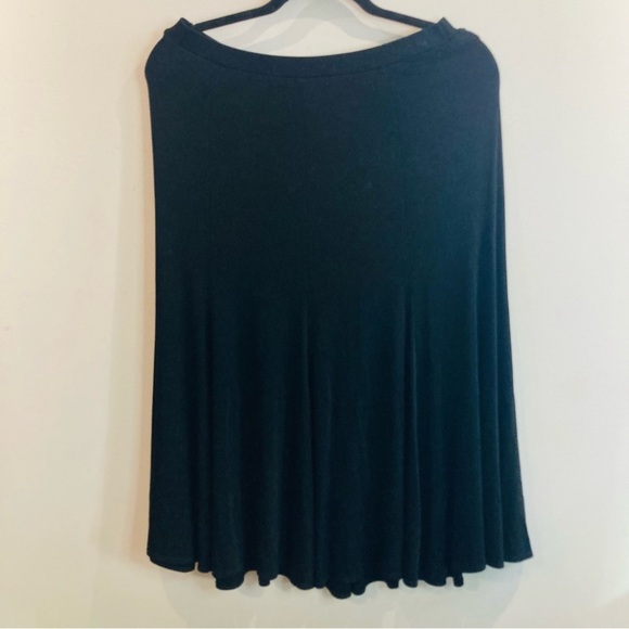 CHICO’S TRAVELLERS Sz 1 Slinky Packable No Wrinkle Trumpet Elastic Waist Skirt - Picture 3 of 6